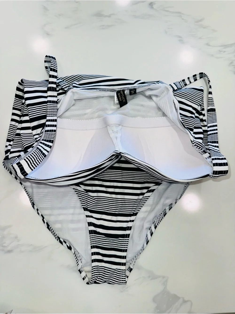 NIP TICK SIZE 10~STRIPE MIRACLE SUIT SWIMSUIT BATHING SUIT  Nip Tuck Bond-Eye
